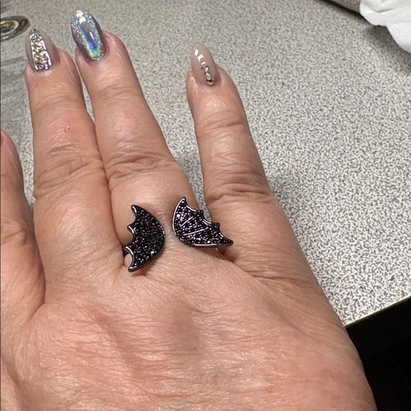 🦇COOL RING-Black Bat Wing/Rhinestone - Picture 7 of 8